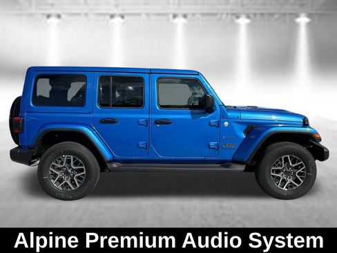 Used 2024 Jeep Wrangler Unlimited Sahara w/ Technology Group AWD/4WD image 7