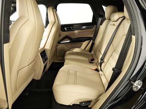 Certified 2022 Porsche Cayenne Turbo AWD/4WD image 27