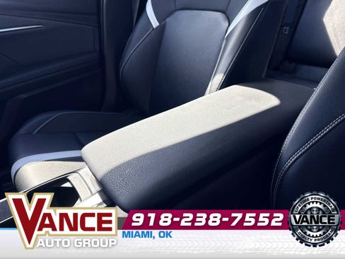 Used 2025 Toyota Camry SE w/ Convenience Package FWD image 32
