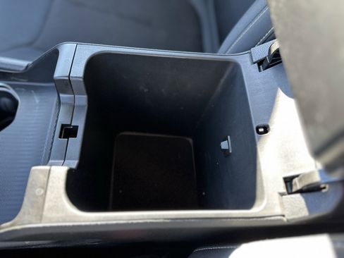 Used 2024 Jeep Grand Cherokee Laredo image 25