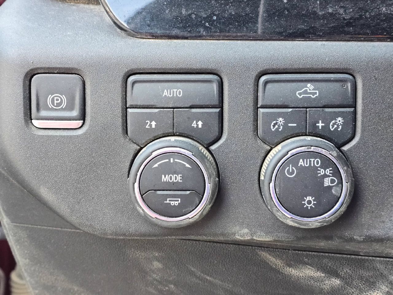Used 2022 Chevrolet Silverado 1500 LT AWD/4WD image 17