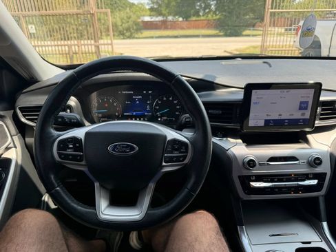Used 2021 Ford Explorer XLT w/ Equipment Group 202A RWD image 29