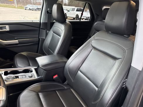 Certified 2022 Ford Explorer XLT w/ Equipment Group 202A image 25