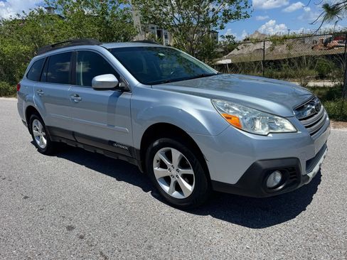 Used 2014 Subaru Outback 2.5i Limited image 2