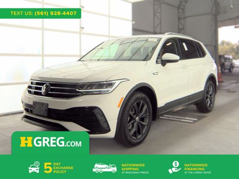 Used 2024 Volkswagen Tiguan SE FWD image 1