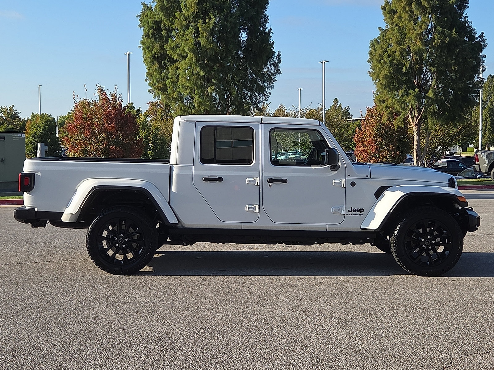 Used 2025 Jeep Gladiator Sport AWD/4WD image 6