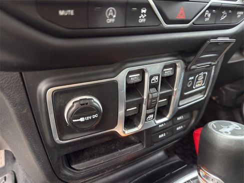 Used 2018 Jeep Wrangler Unlimited Sahara image 23