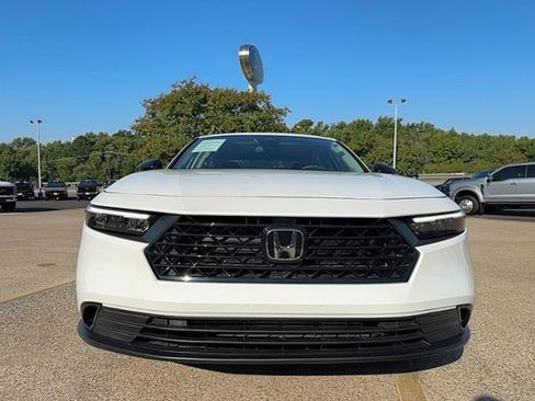 Used 2025 Honda Accord SE image 2