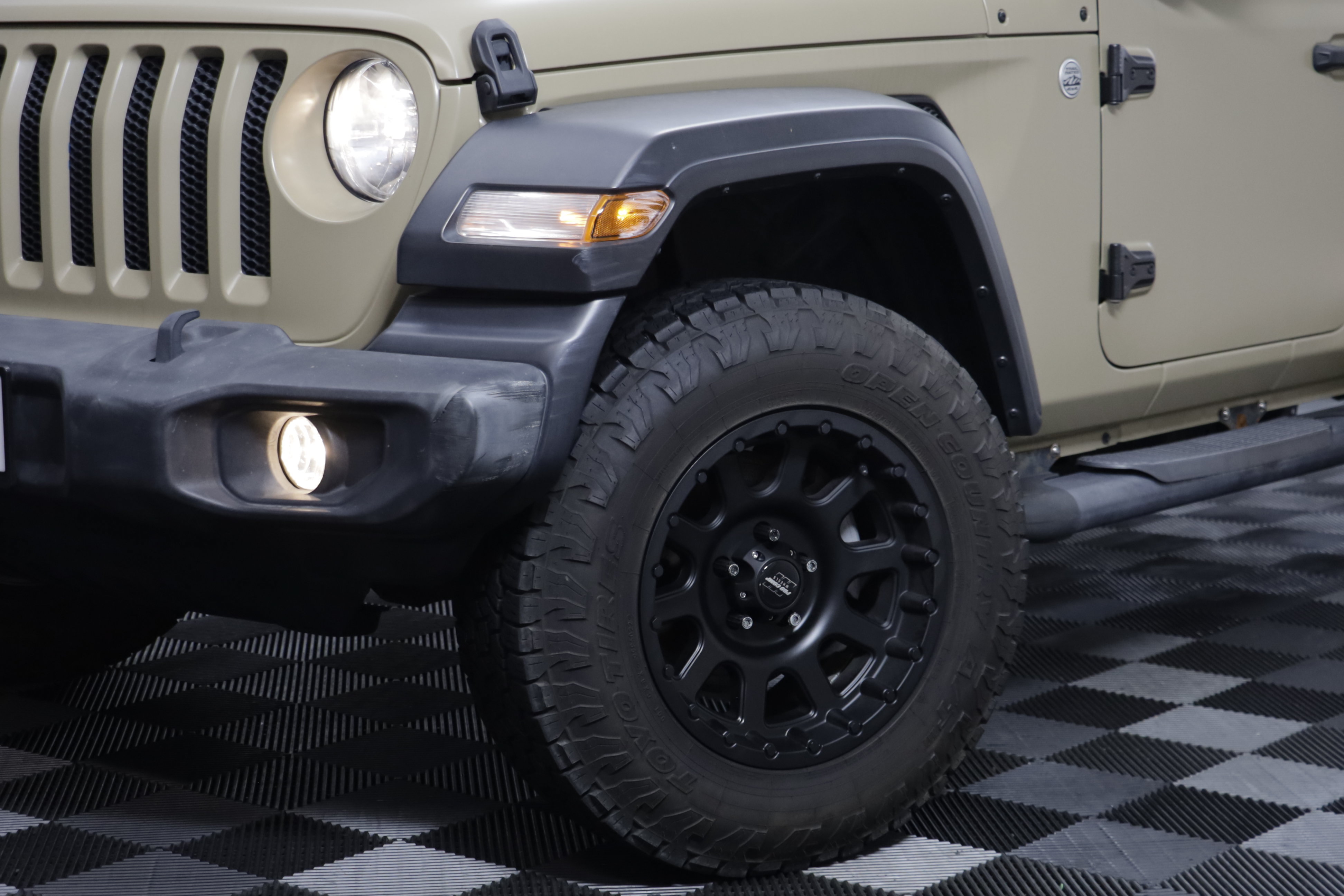 Used 2019 Jeep Wrangler Sport AWD/4WD image 3