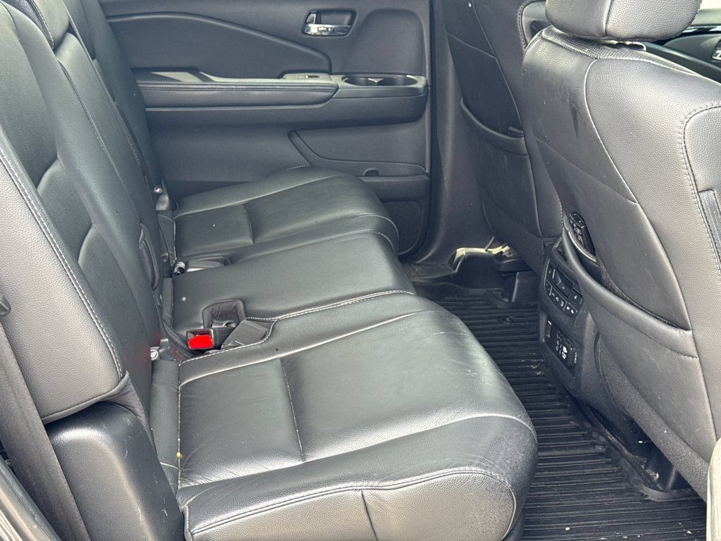 Used 2020 Honda Pilot Touring image 17