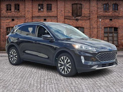 Certified 2020 Ford Escape Titanium AWD/4WD image 3