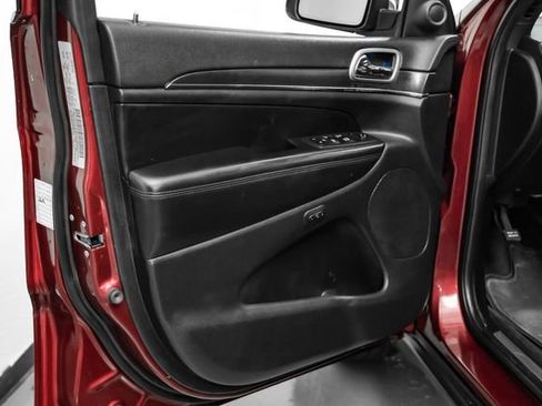 Used 2018 Jeep Grand Cherokee Limited image 36