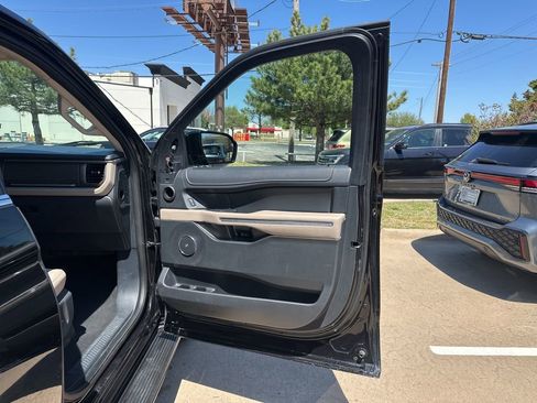 Used 2024 Ford Expedition Max Limited AWD/4WD image 18