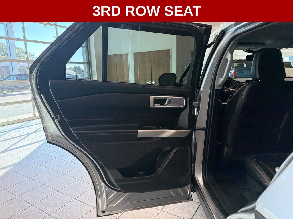 Used 2021 Ford Explorer Limited w/ Equipment Group 301A AWD/4WD image 9