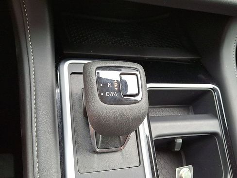 Used 2025 Nissan Pathfinder SL AWD/4WD image 12