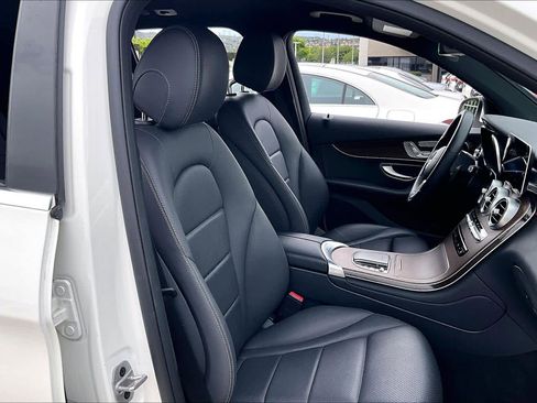 Used 2022 Mercedes-Benz GLC 300 GLC 300 image 9