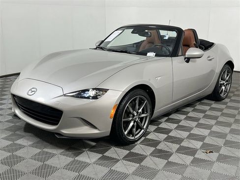 Used 2022 MAZDA MX-5 Miata Grand Touring image 4