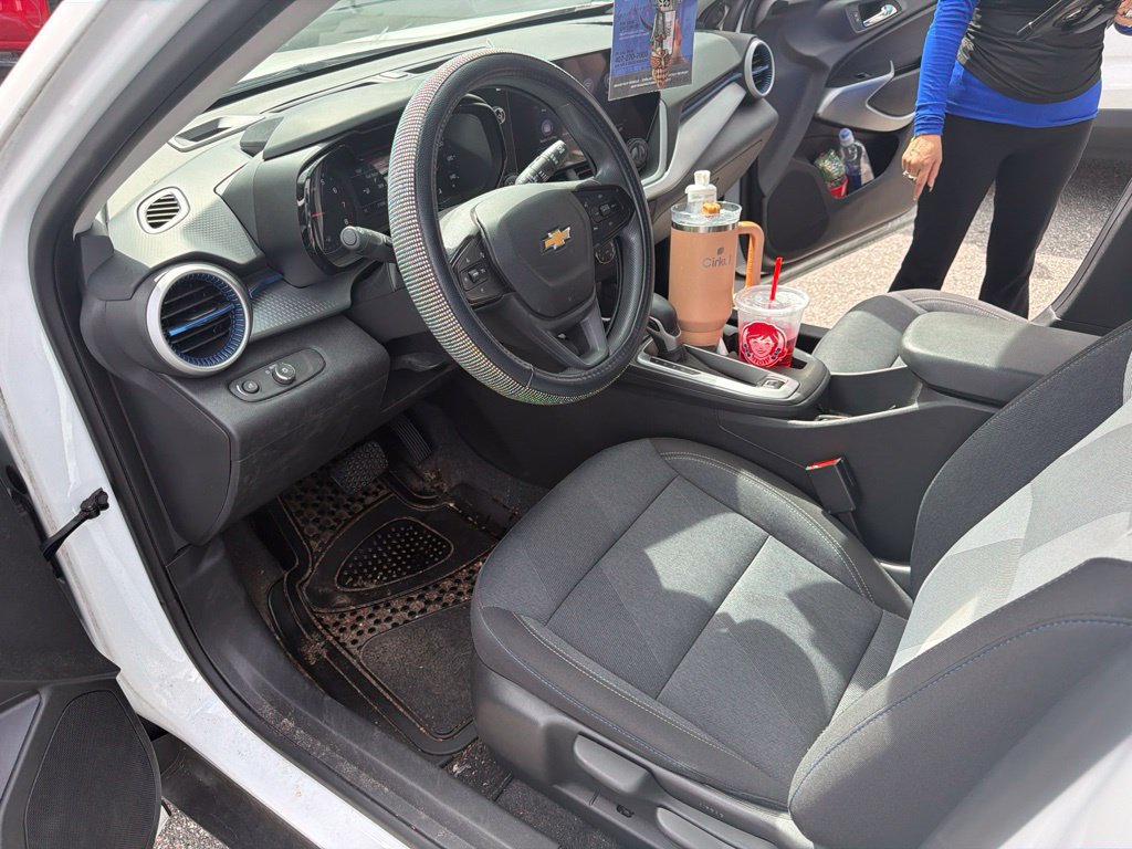 Used 2024 Chevrolet Trax LS w/ LS Convenience Package FWD image 6
