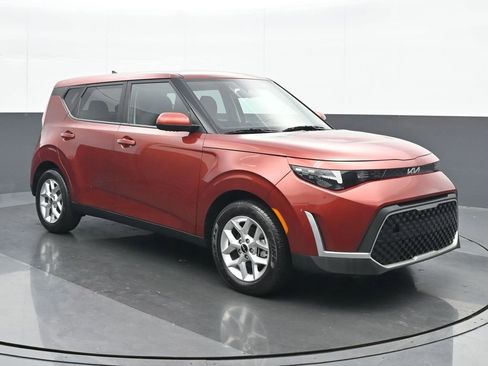 Used 2023 Kia Soul LX w/ Option Group 015 FWD image 9
