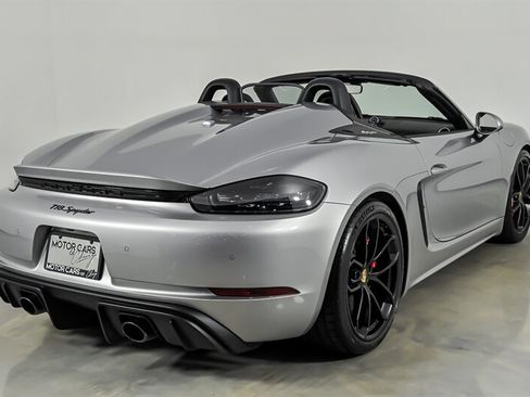 Used 2022 Porsche 718 Boxster Spyder RWD image 10