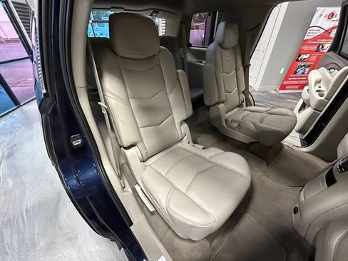 Used 2017 Cadillac Escalade Premium Luxury AWD/4WD image 5