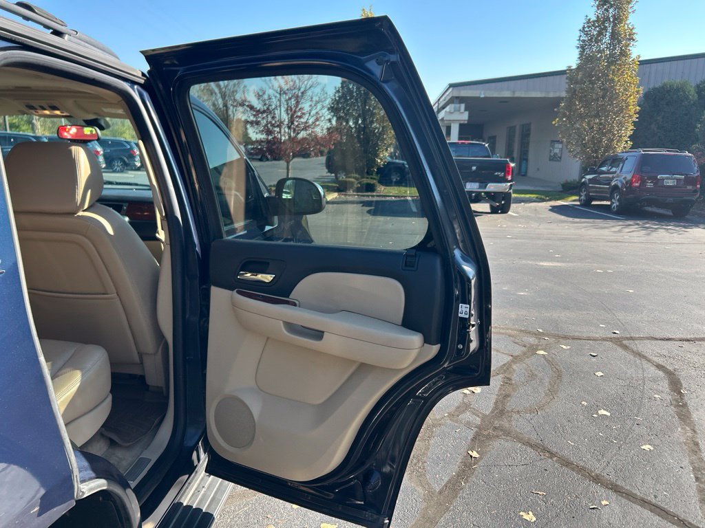 Used 2008 Chevrolet Tahoe LTZ w/ LTZ Preferred Equipment Group AWD/4WD image 36