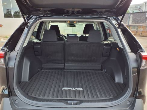 Certified 2021 Toyota RAV4 LE AWD/4WD image 23