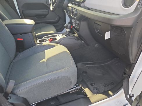 New 2025 Jeep Gladiator Sport image 35