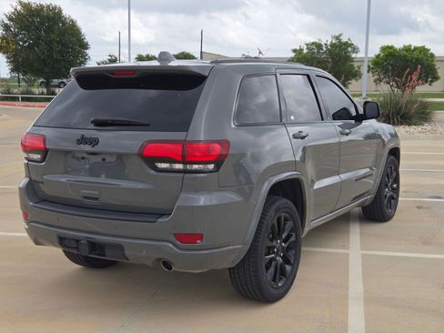 Used 2021 Jeep Grand Cherokee Laredo X AWD/4WD image 3