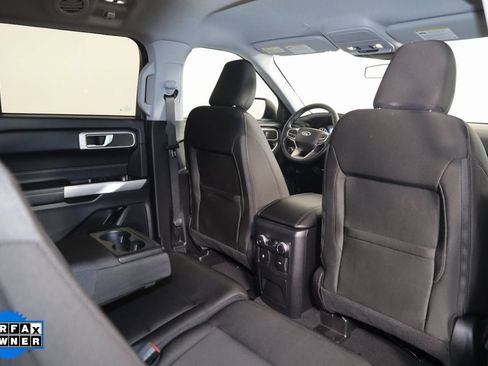 Used 2022 Ford Explorer XLT image 14