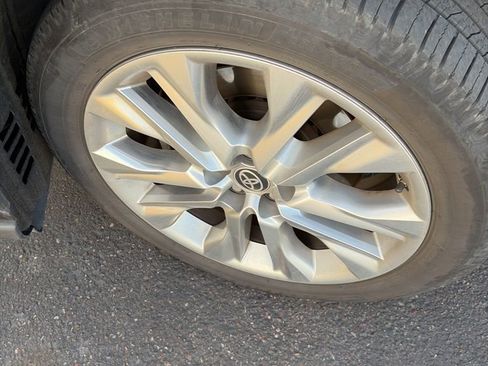 Used 2021 Toyota Highlander Limited image 14