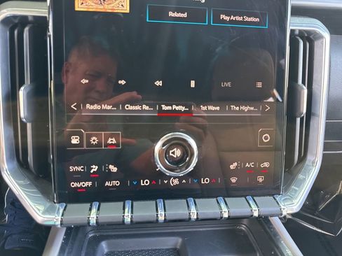 Used 2026 GMC Acadia Elevation w/ Elevation Premium Package FWD image 54