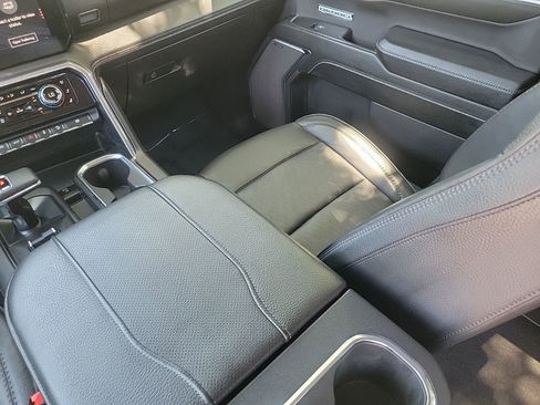 Used 2024 GMC Sierra 1500 Denali w/ Denali Reserve Package AWD/4WD image 16