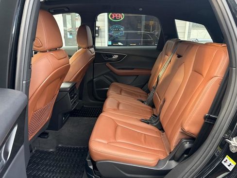 Used 2022 Audi Q7 3.0T Premium Plus w/ Premium Plus Package AWD/4WD image 16