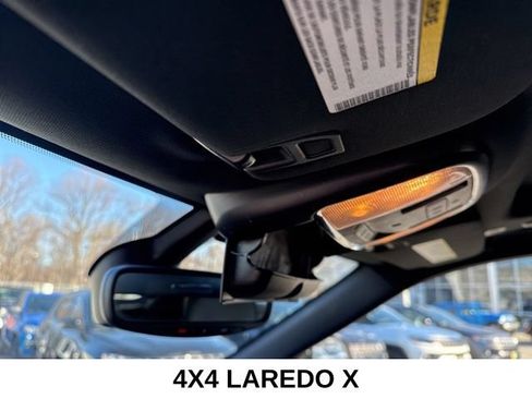 Used 2022 Jeep Grand Cherokee Laredo X AWD/4WD image 39