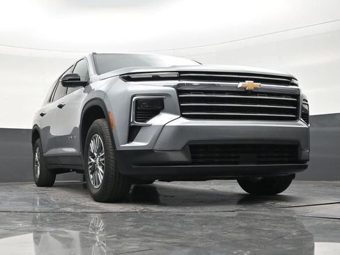 Used 2024 Chevrolet Traverse LT FWD image 26