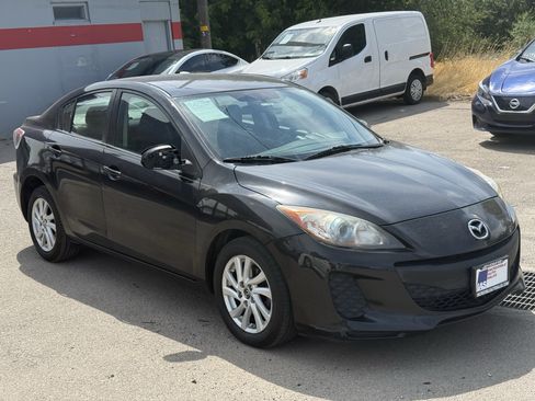 Used 2013 MAZDA MAZDA3 i Touring FWD image 2