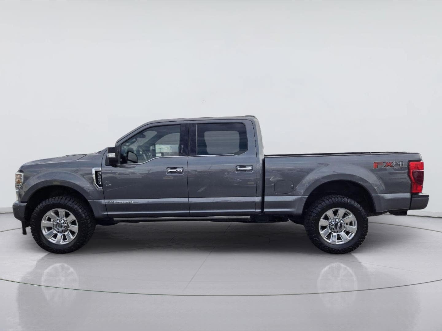 Used 2022 Ford F250 Platinum w/ FX4 Off-Road Package AWD/4WD image 5