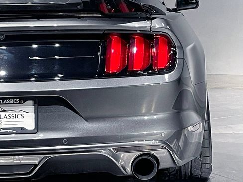 Used 2017 Ford Mustang GT w/ GT Performance Package RWD image 9