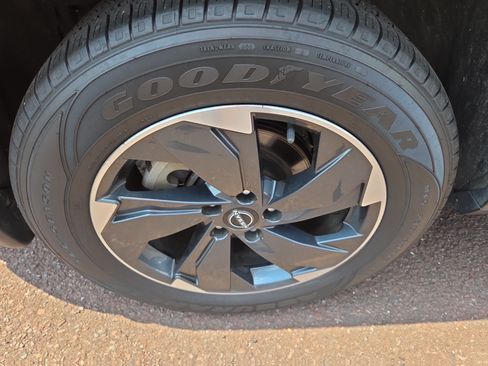 Used 2024 Nissan Rogue SV AWD/4WD image 10