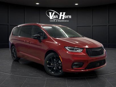 New 2026 Chrysler Pacifica Limited w/ S Appearance Package