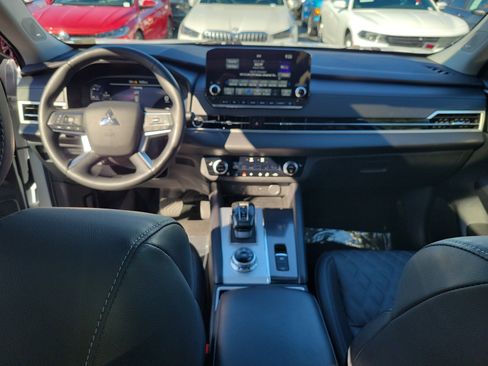Used 2024 Mitsubishi Outlander SEL Black Edition image 15