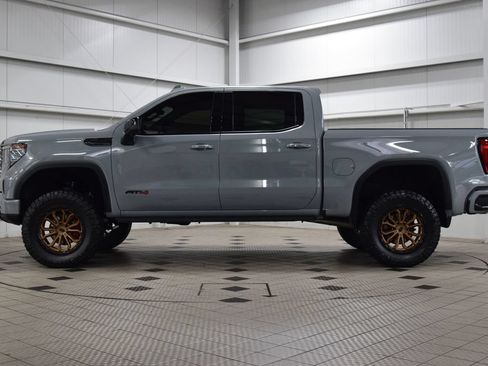 Used 2024 GMC Sierra 1500 AT4 w/ Technology Package AWD/4WD image 4