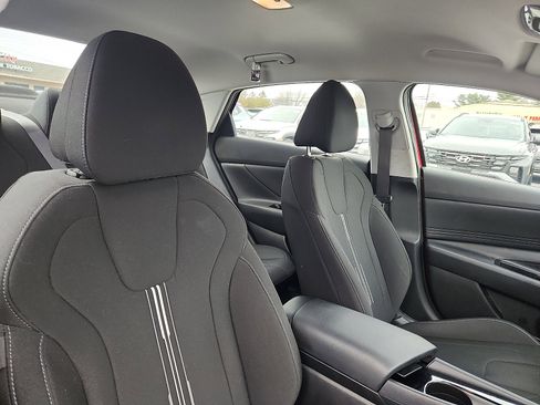 Certified 2021 Hyundai Elantra SEL w/ Convenience Package FWD image 32