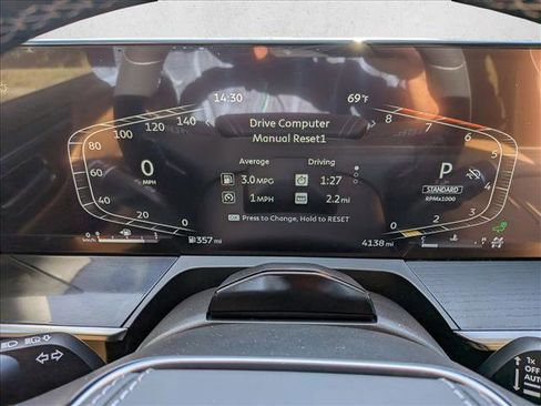 Used 2025 INFINITI QX80 Sensory image 12