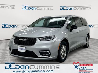 Used 2024 Chrysler Pacifica Touring-L