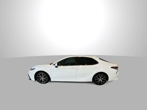 Used 2022 Toyota Camry SE image 5