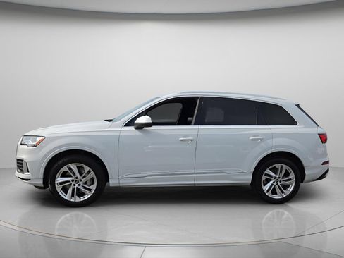 Used 2023 Audi Q7 2.0T Premium w/ Towing Package AWD/4WD image 3