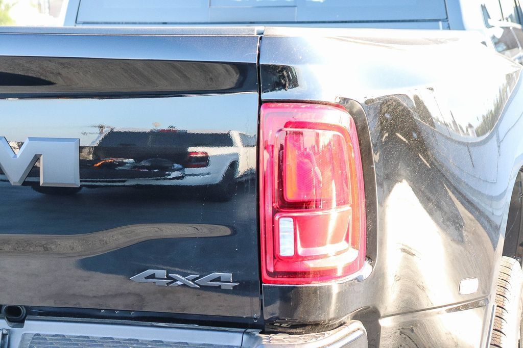 New 2026 RAM 3500 Laramie AWD/4WD image 10