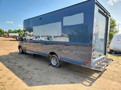 Used 2021 Ford Transit 350 DRW RWD image 2